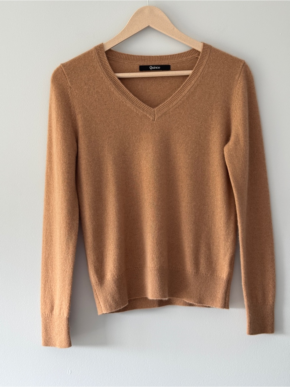 Quince Women's 100% Mongolian Cashmere V-Neck Sweater XS Camel/Teak